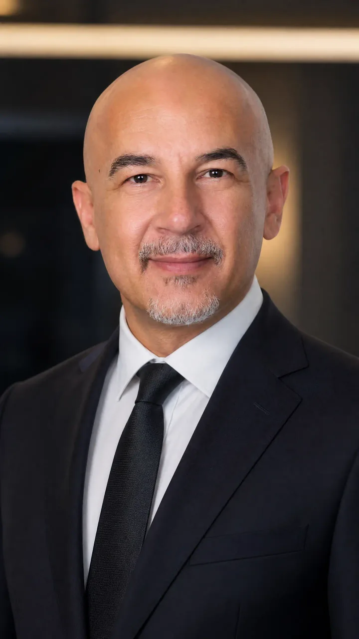 Portret profesional i Teyfik Gökdemir